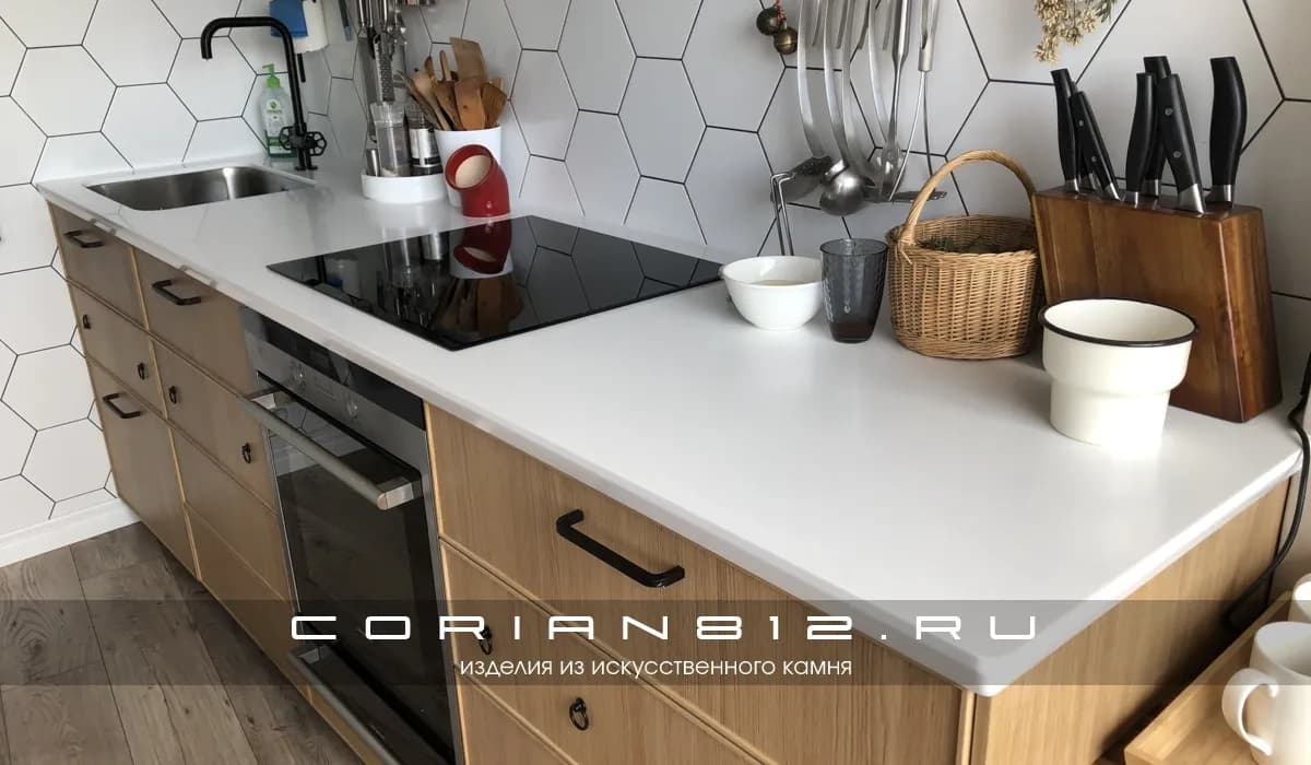 Прямая белая столешница из искусственного камня