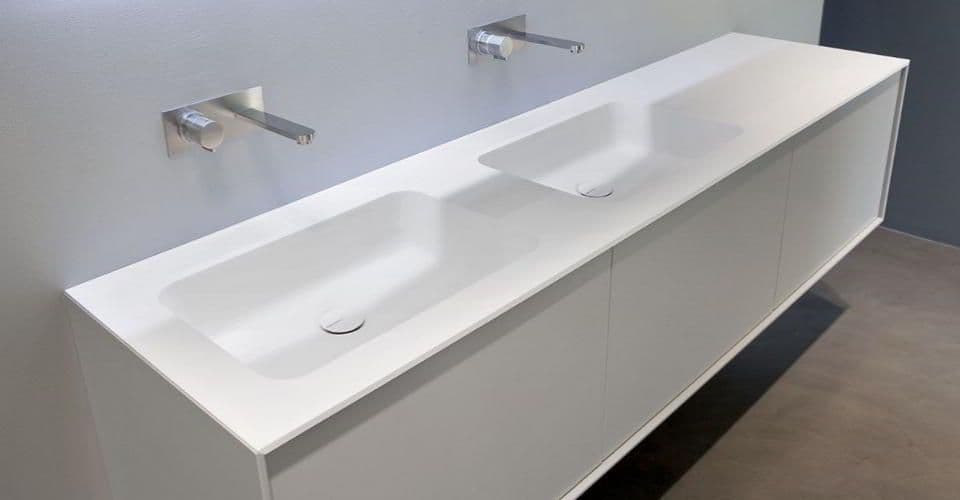 столешница двумя раковинами из corian
