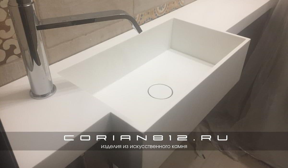 Столешница с круглой раковиной из искусственного камня